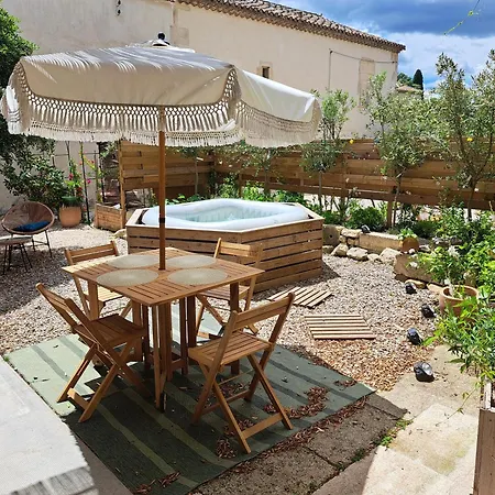 Un Air De Vignes, Jacuzzi, Centre Du Village Maussane-les-Alpilles Room photo