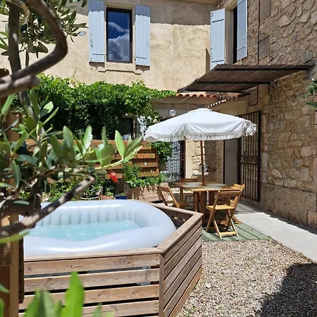 Un Air De Vignes, Jacuzzi, Centre Du Village Maussane-les-Alpilles Exterior photo